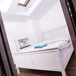 Daire Mirror